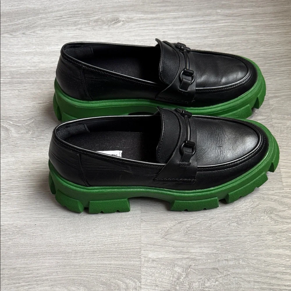 Steve Madden Black Leather Loafers with Green Lug Sole - Picture 2 of 4
